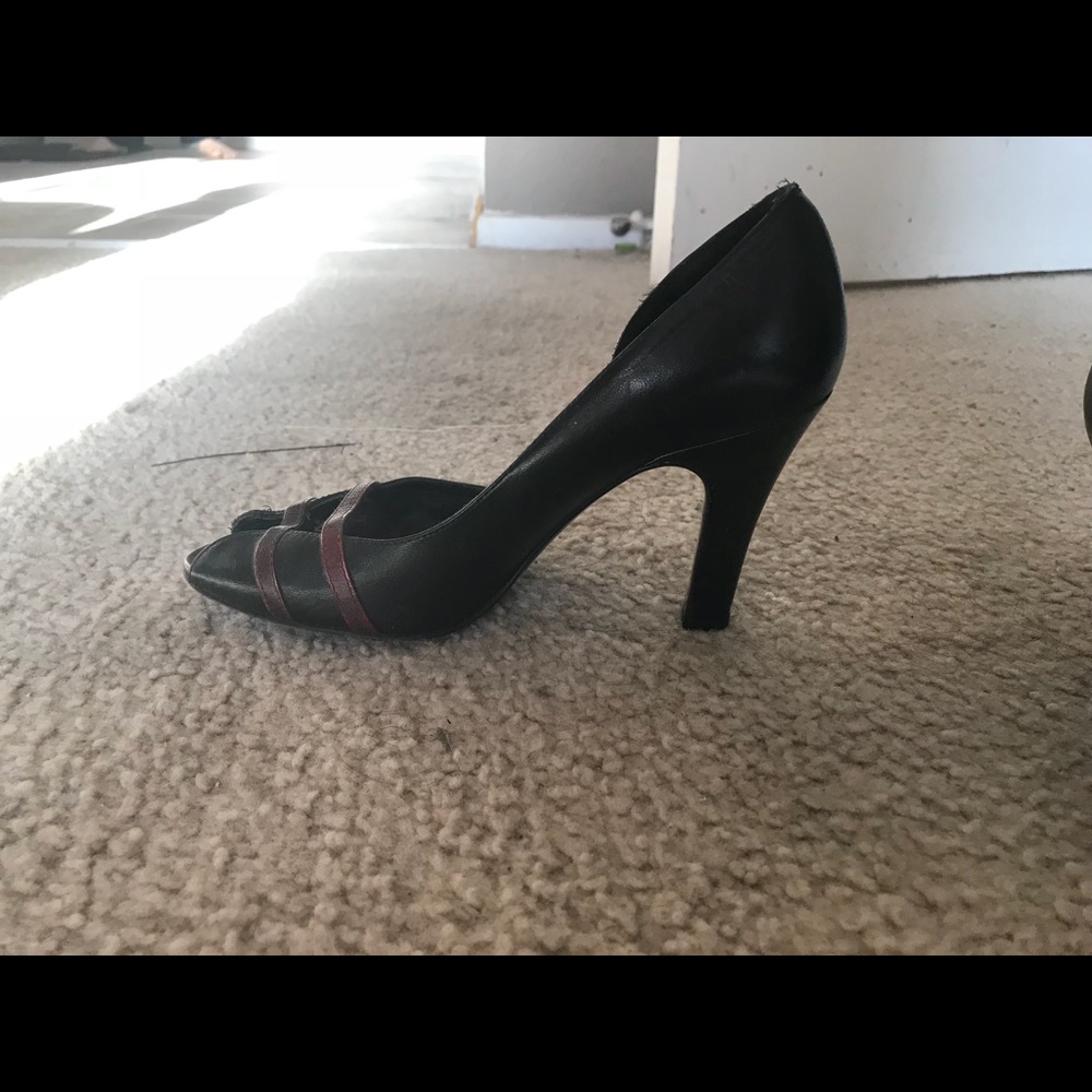 Keneth Cole Black open toe shoe